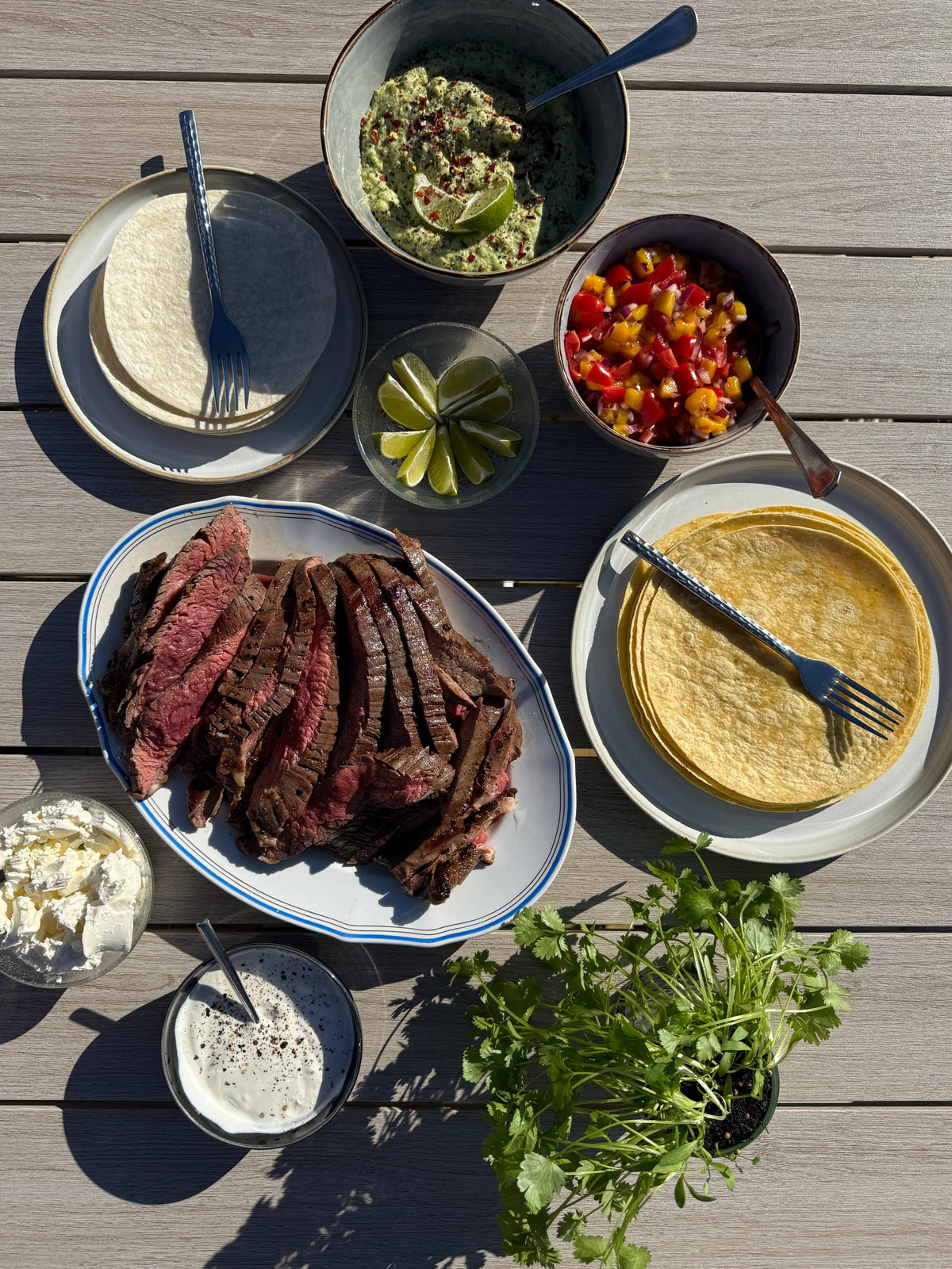 Steak tacos med flankstek & mangosalsa